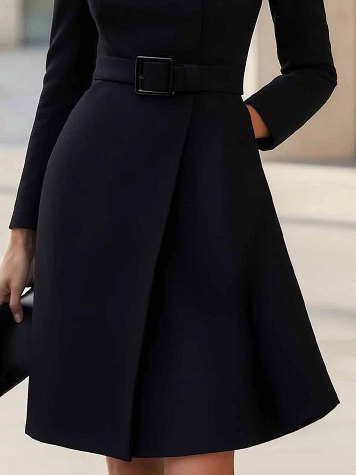 Elegante Vestito Midi A-line con Collo Alto e Cintura (con cintura)