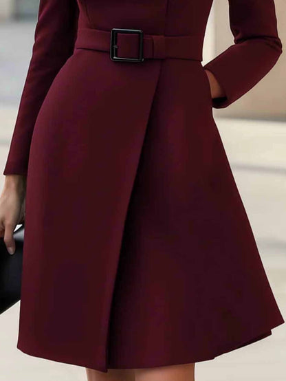 Abito midi A-line con collo alto e cintura elegante (con cintura)
