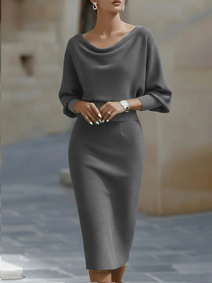 Abito Midi Bianco Drappeggiato con Maniche a Batwing