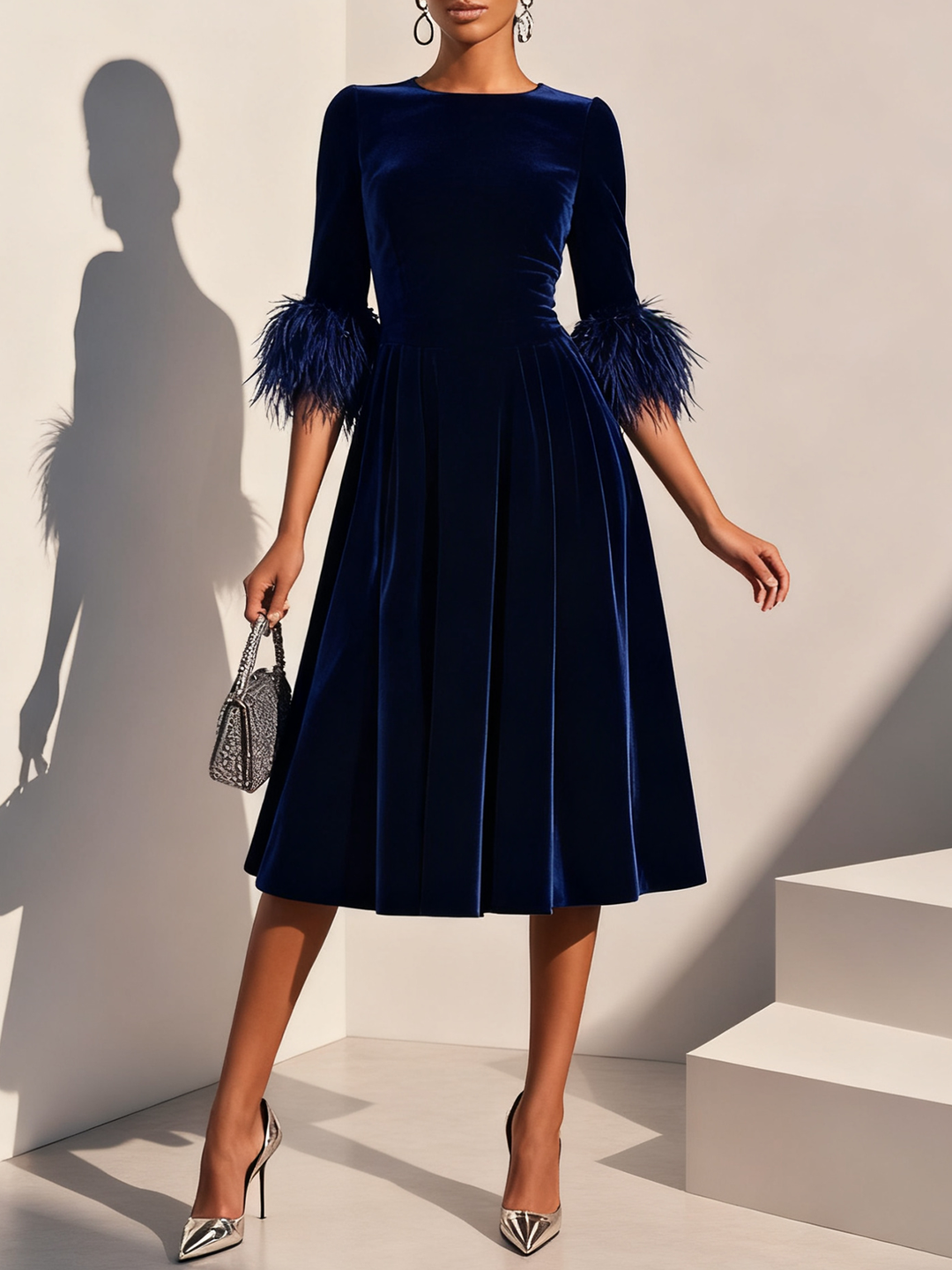 Abito Midi A-line in Velluto Blu Scuro con Piume