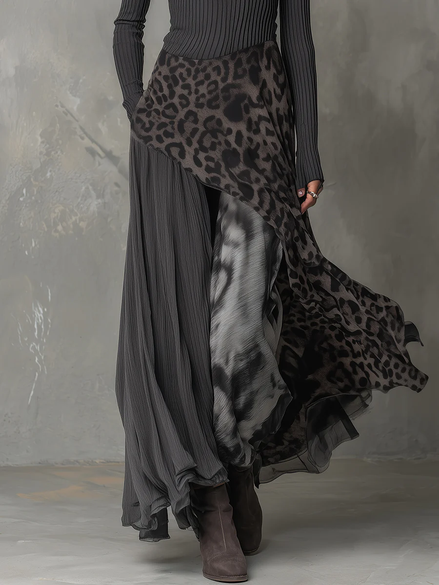 Abito Maxi con Stampa Leopardata e Strisce Grigie a Spicchi con Orlo Irregolare