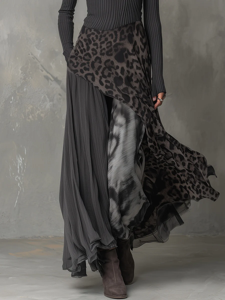 Abito Maxi con Stampa Leopardata e Strisce Grigie a Spicchi con Orlo Irregolare