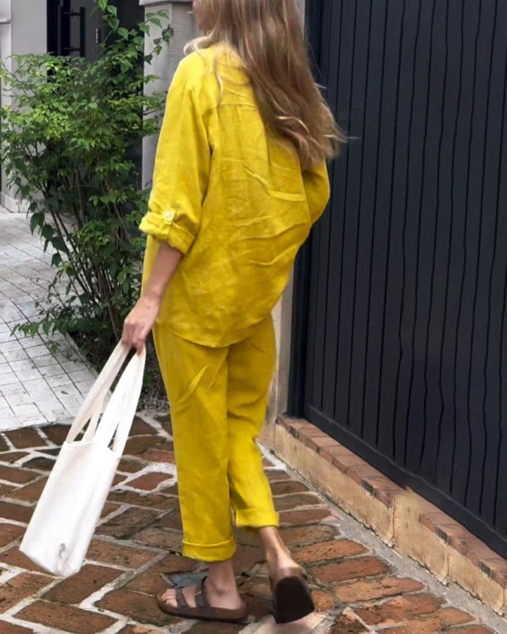 Set di due pezzi in cotone e lino con camicia e pantaloni a V collo in tinta unita