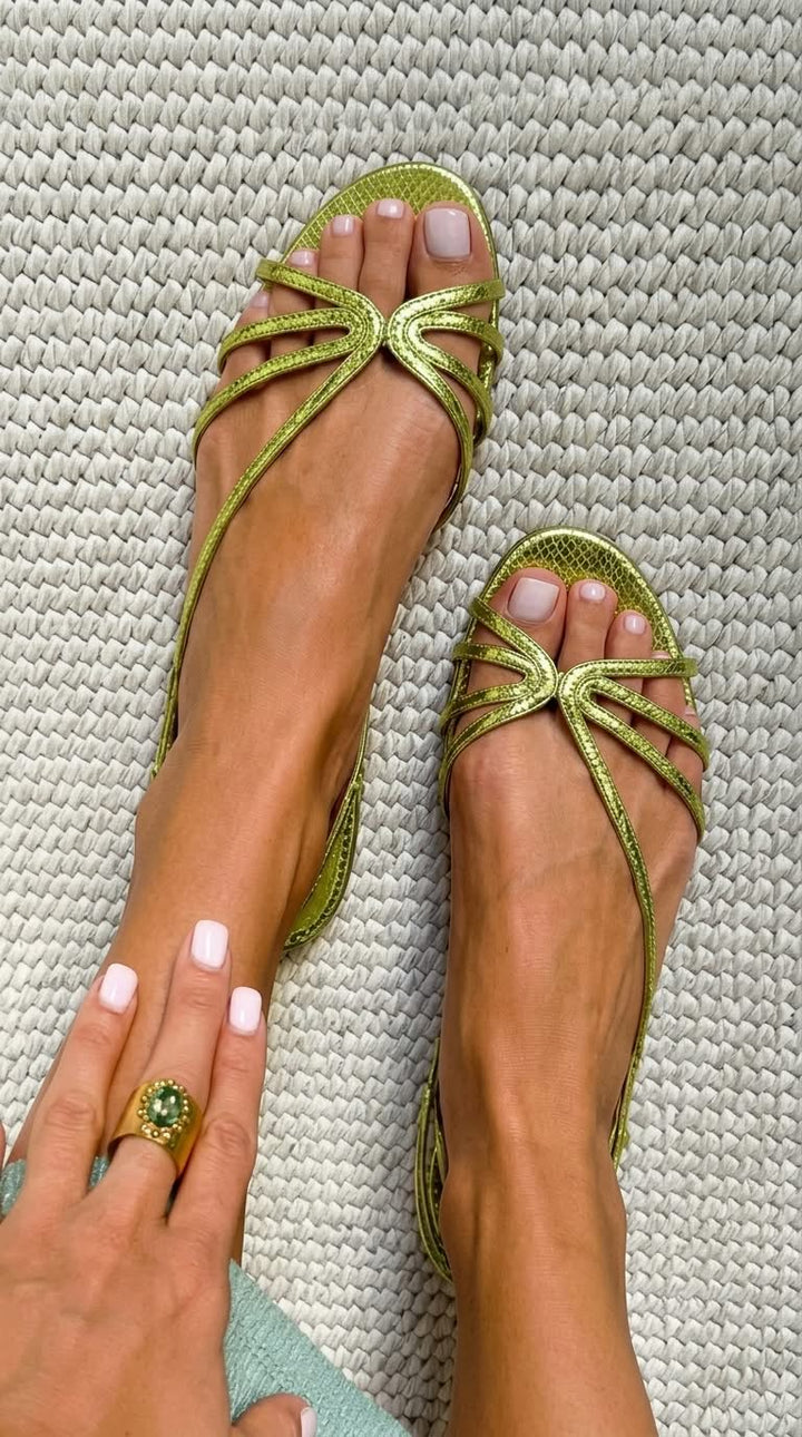 Sandali con Cinghie in Aspetto Metallico