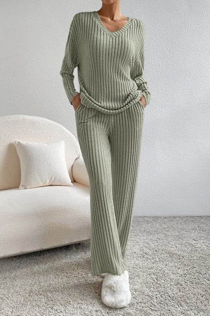 Set Top e Pantaloni con Scollatura a V a Costine