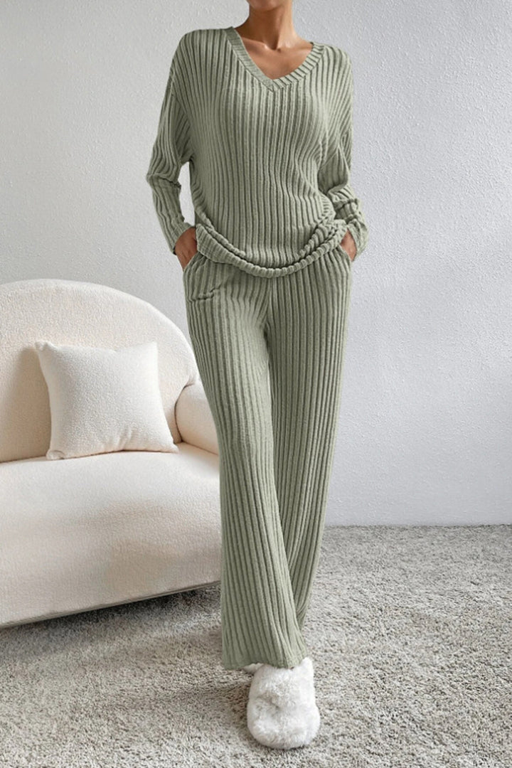 Set Top e Pantaloni con Scollatura a V a Costine