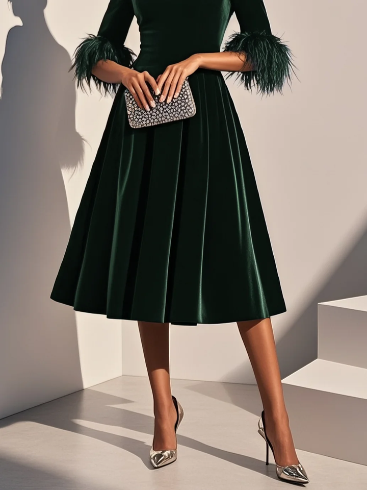Abito Midi A-line in Velluto Blu Scuro con Piume