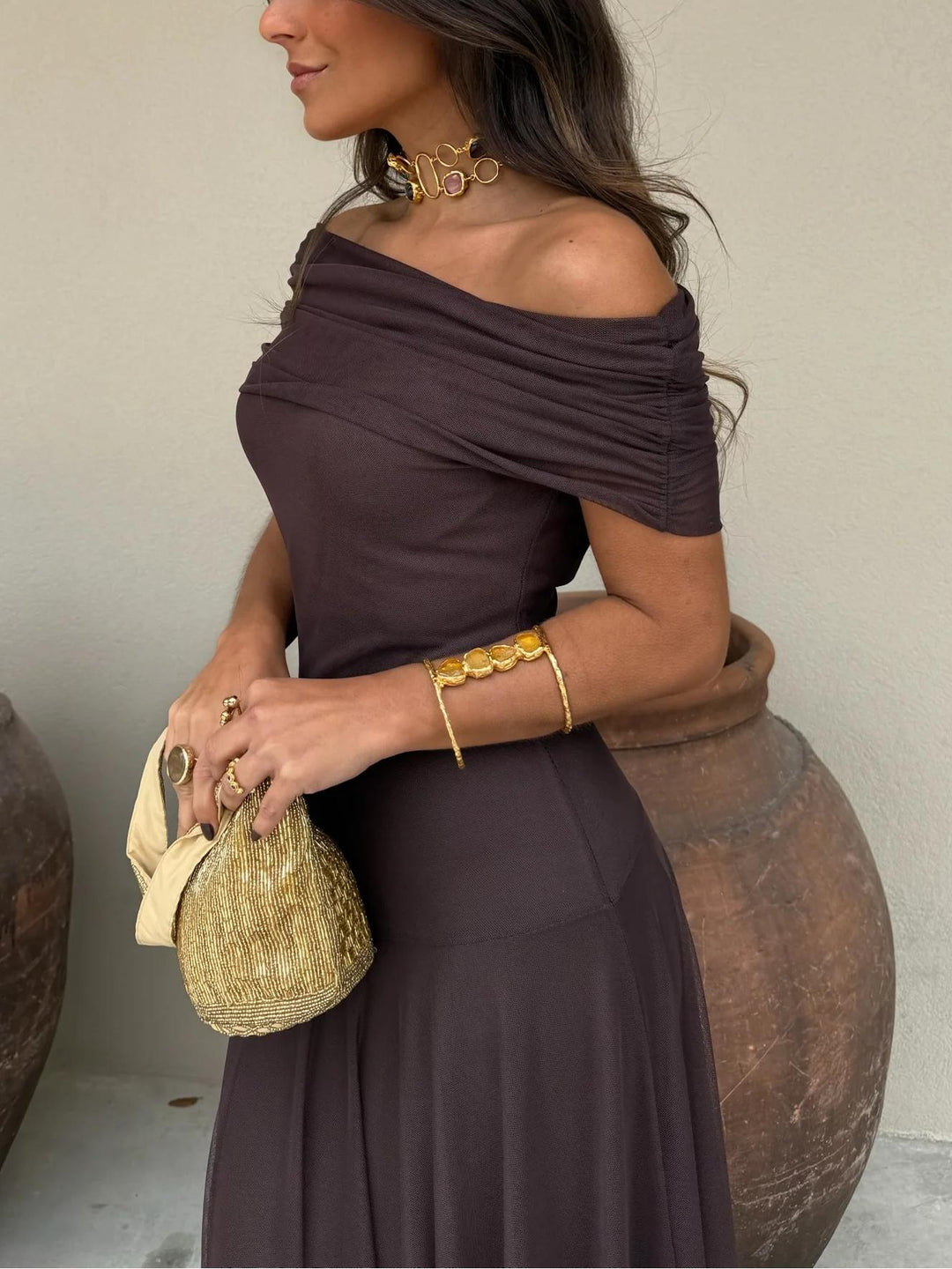 Abito Maxi in Rete con Spalla Scoperta Marrone
