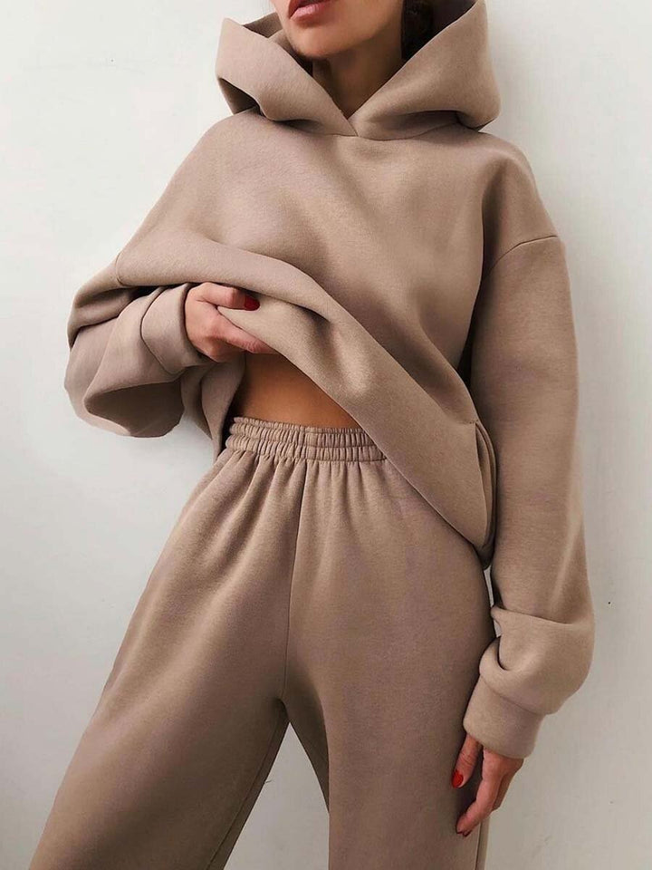 Completo Due Pezzi Casual con Cappuccio di Colore Unito