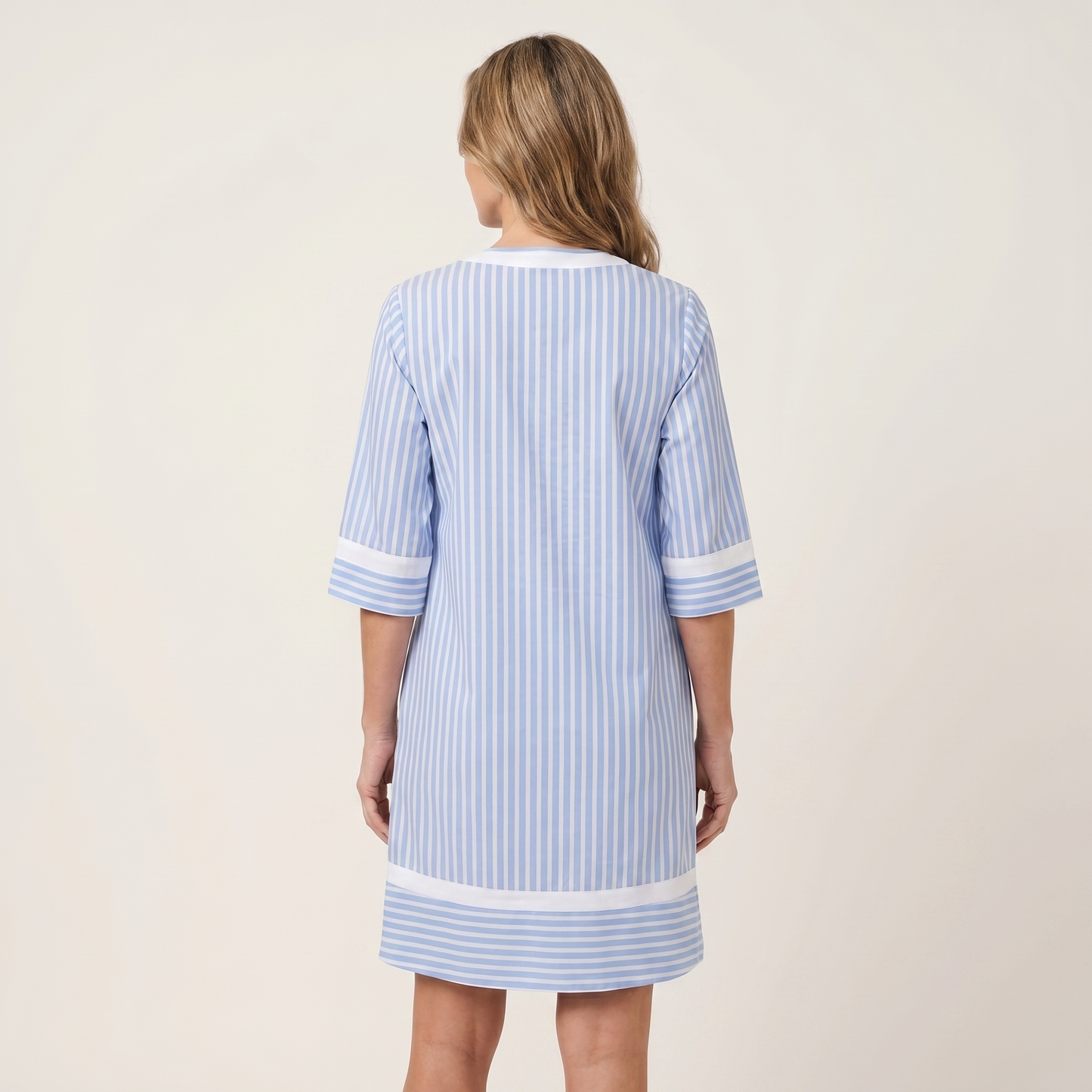 Sanina | Abito a righe con bordi a contrasto e scollo a V