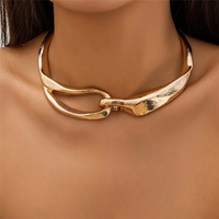 Collana in oro con texture audace