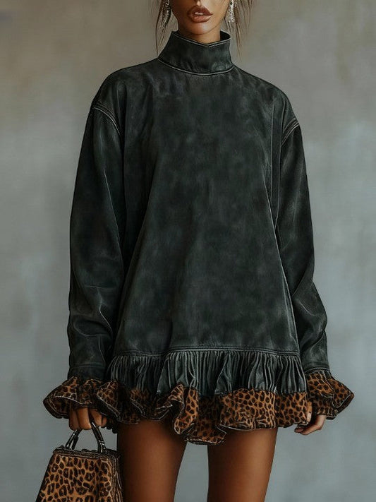 Abito mini in suede con stampa leopardata e orlo a pannelli