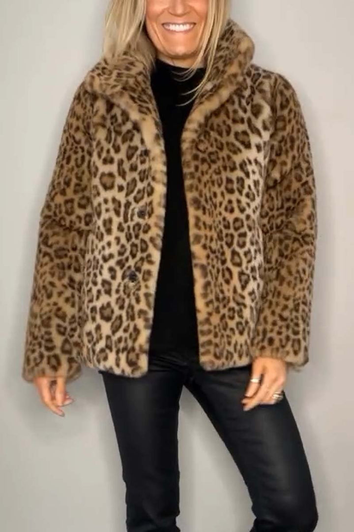 Cappotto in pelliccia sintetica a metà lunghezza con stampa leopardata elegante