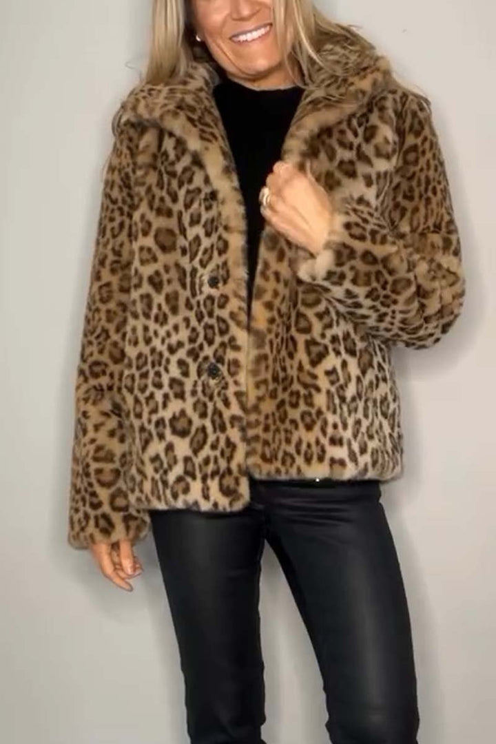 Cappotto in pelliccia sintetica a metà lunghezza con stampa leopardata elegante