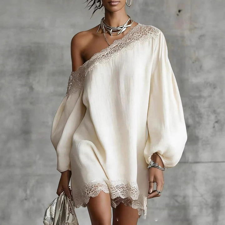 Olivia Vestito Mini in Pizzo con Spalle Scoperte e Maniche Voluminose