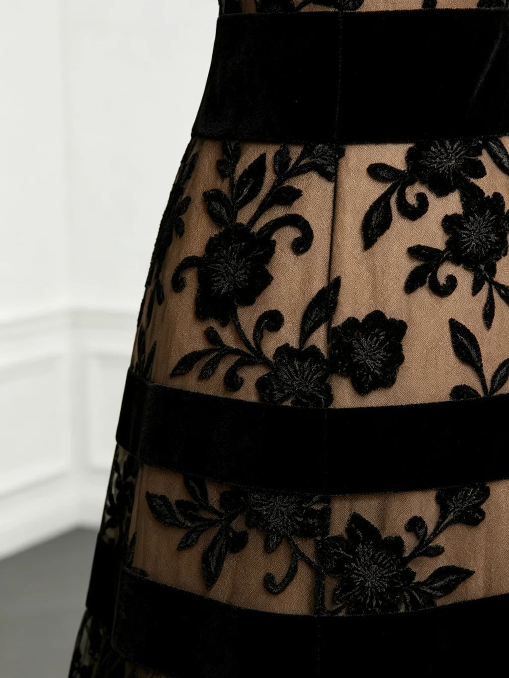 Odette Vestito Midi in Tulle Ricamato Floreale