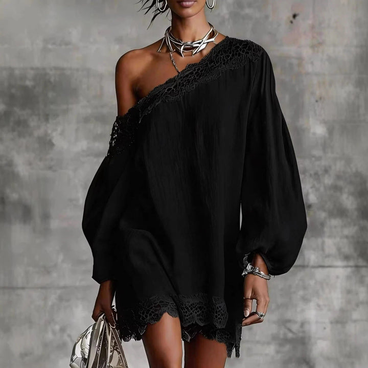 Olivia Vestito Mini in Pizzo con Spalle Scoperte e Maniche Voluminose