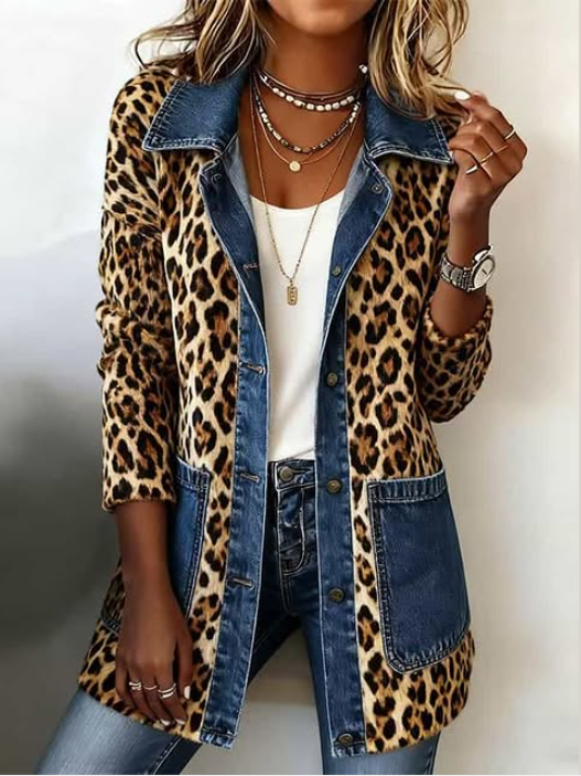 Lorena | Giacca Lunga in Stile Leopardo con Jeans