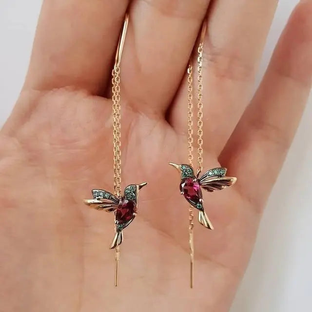 Orecchini in filigrana con colibrì in oro e cristalli