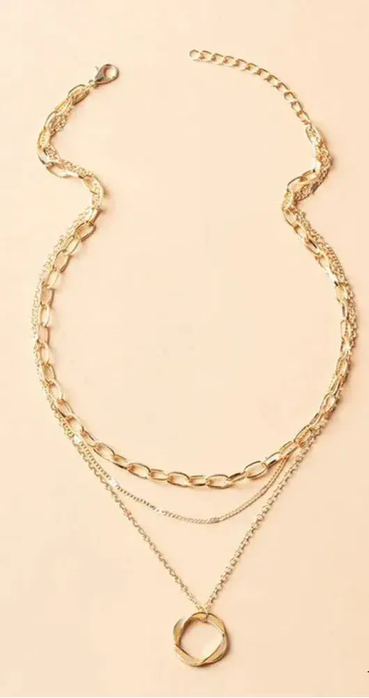 Collana classica in oro a strati con pendente