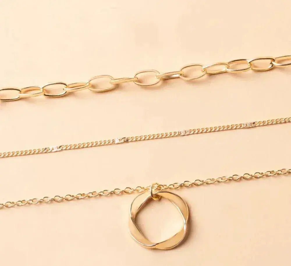 Collana classica in oro a strati con pendente