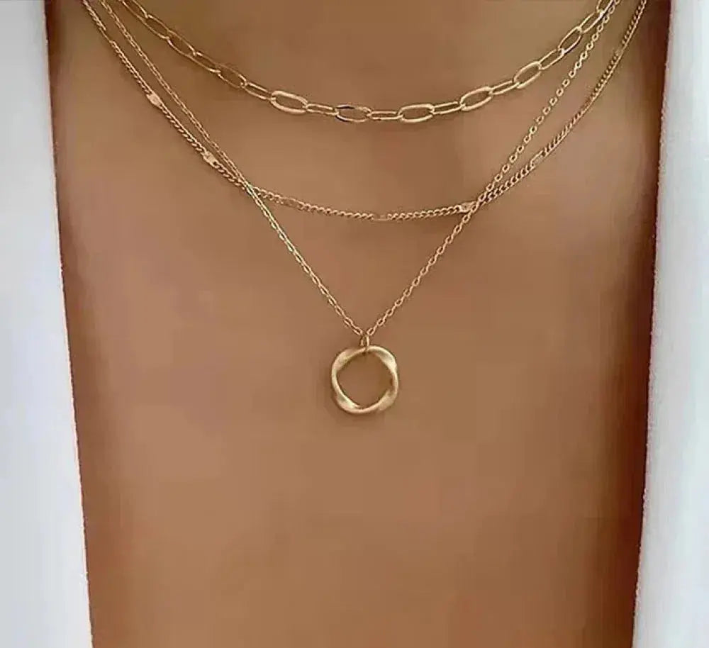 Collana classica in oro a strati con pendente