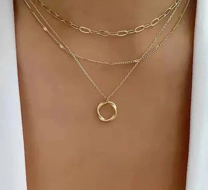 Collana classica in oro a strati con pendente